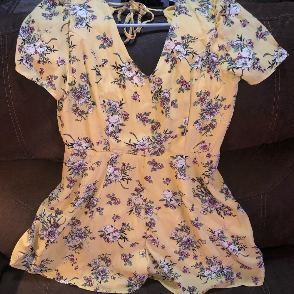 Floral romper NWT